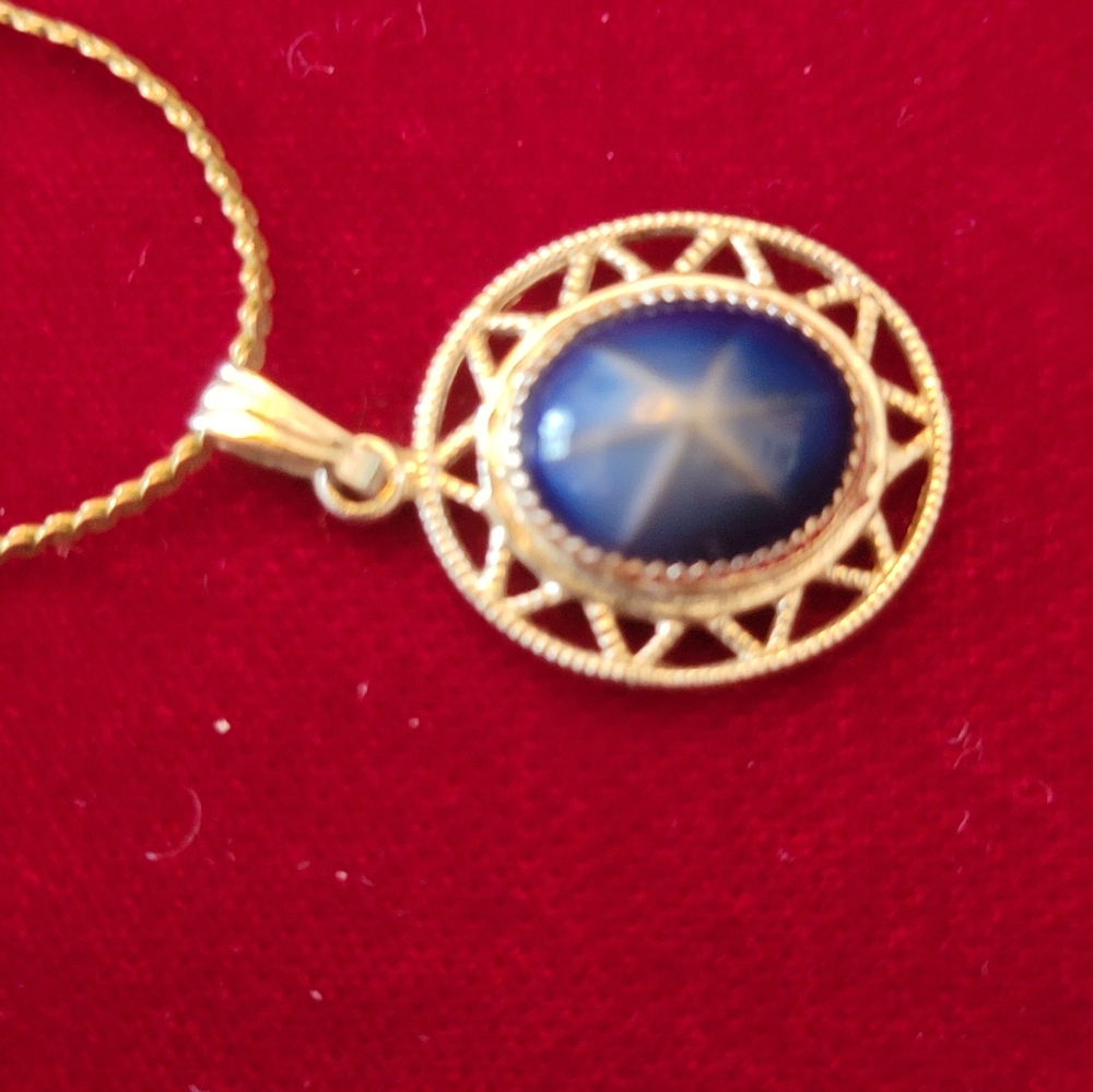 VTG VGUC 18" Blue Star Sapphire Pendant On Silvertone Necklace